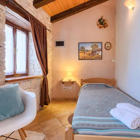 Paula - Roj440 By Interhome * Pazin