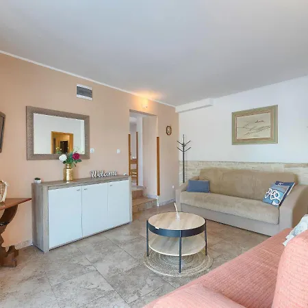 Paula - Roj440 By Interhome